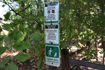 Rules at the Oaks Bottom Bluff Trail – keep dogs on leash – bicycles strictly prohibited